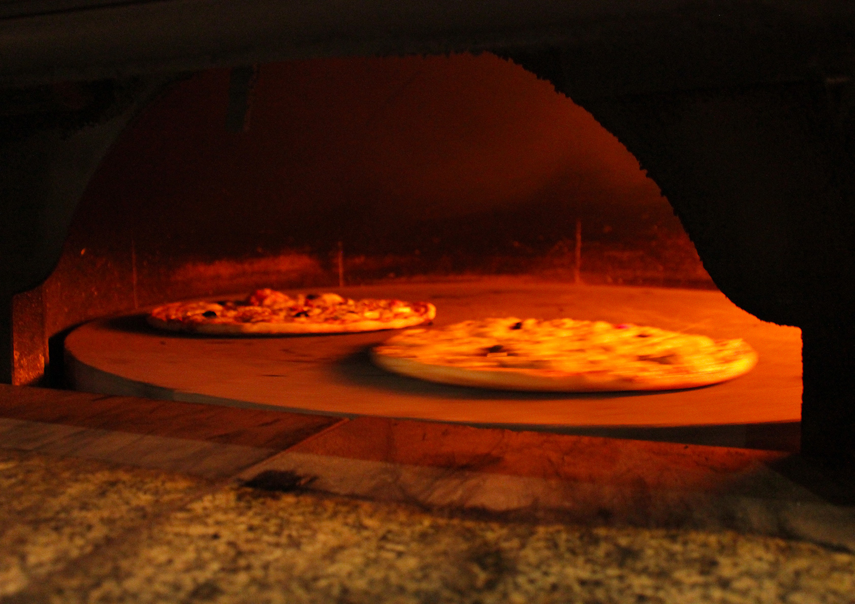 Pizza au feu de bois